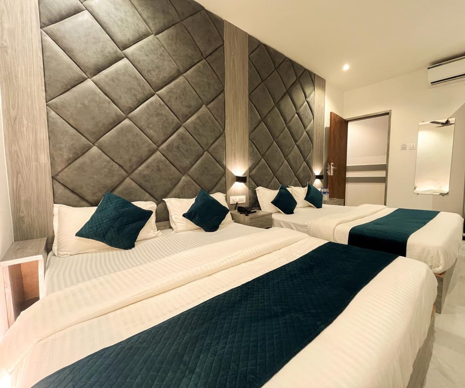 Bed, Photo of the whole room, Bedroom, air conditioner