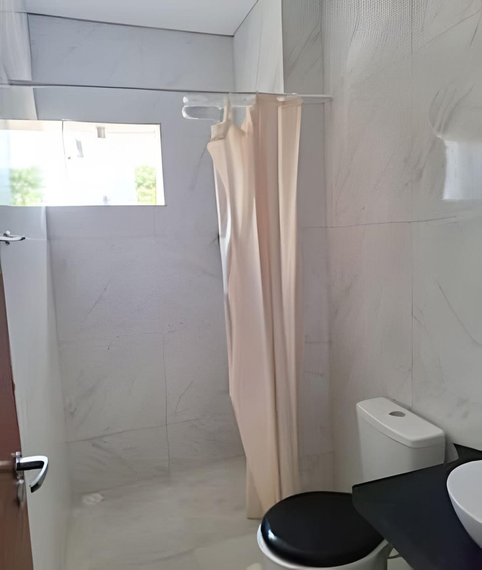 Shower, Toilet