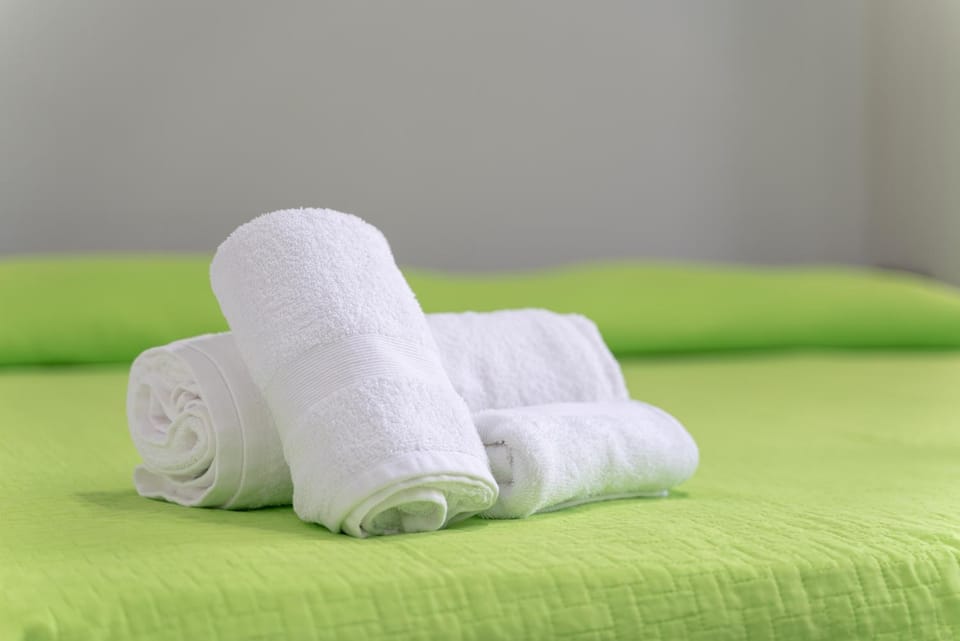 Bed, Bedroom, towels