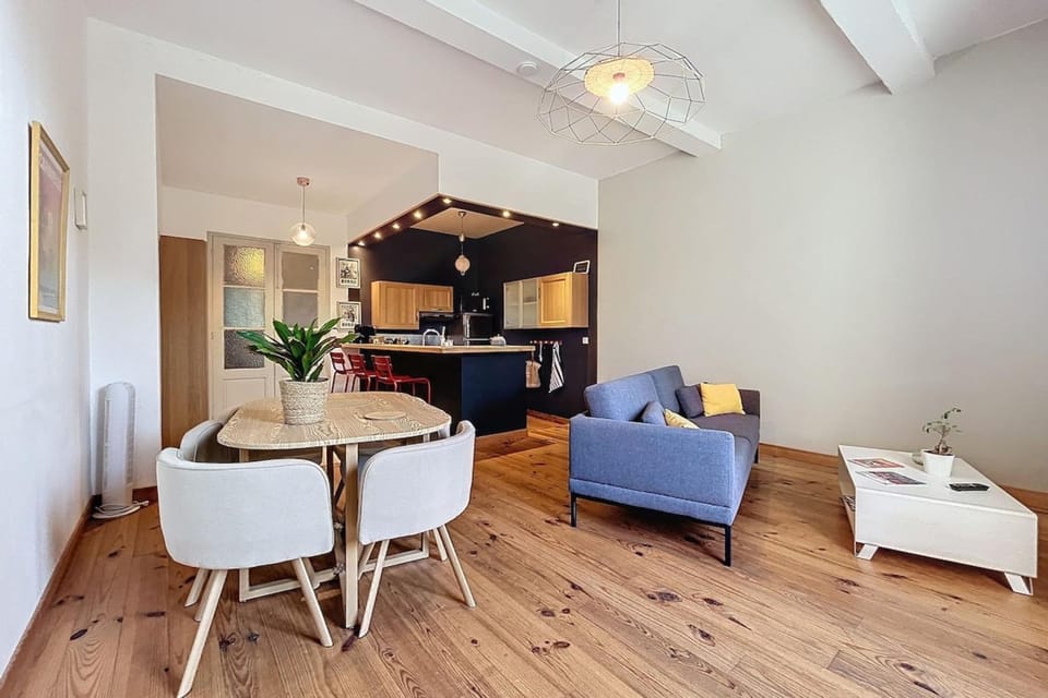 Kitchen or kitchenette, Living room, Dining area