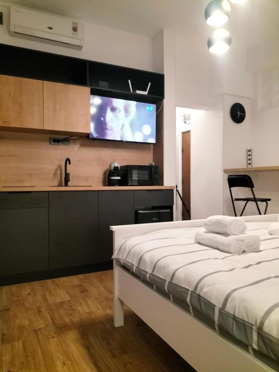 Bed, TV and multimedia, Kitchen or kitchenette, Photo of the whole room, minibar