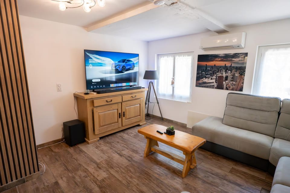 Communal lounge/ TV room, Living room