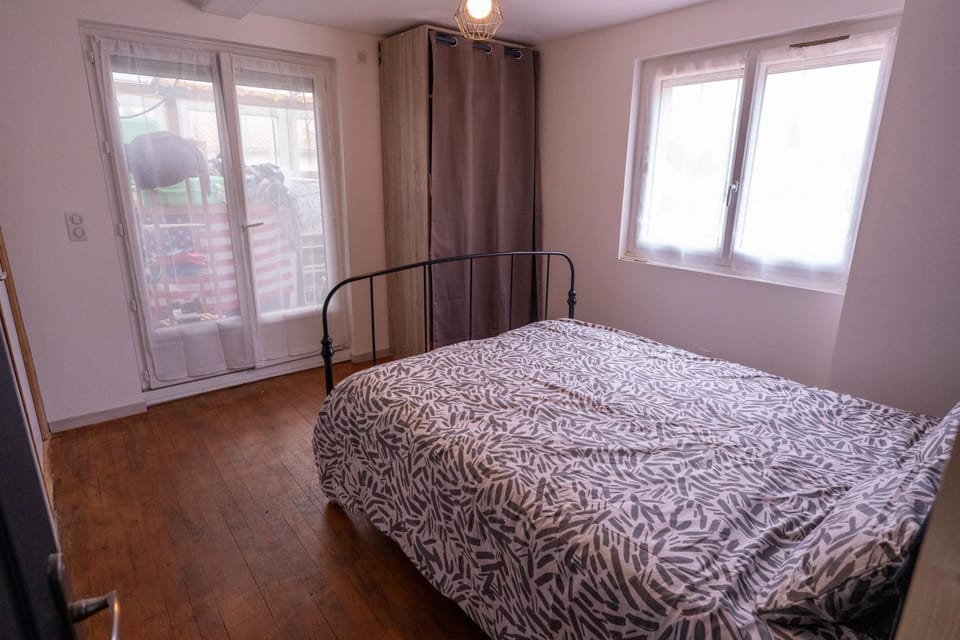 Bed, Photo of the whole room, Bedroom