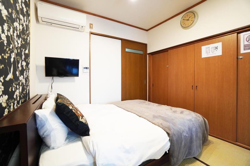 It's a Osaka-Jo House in Osaka
