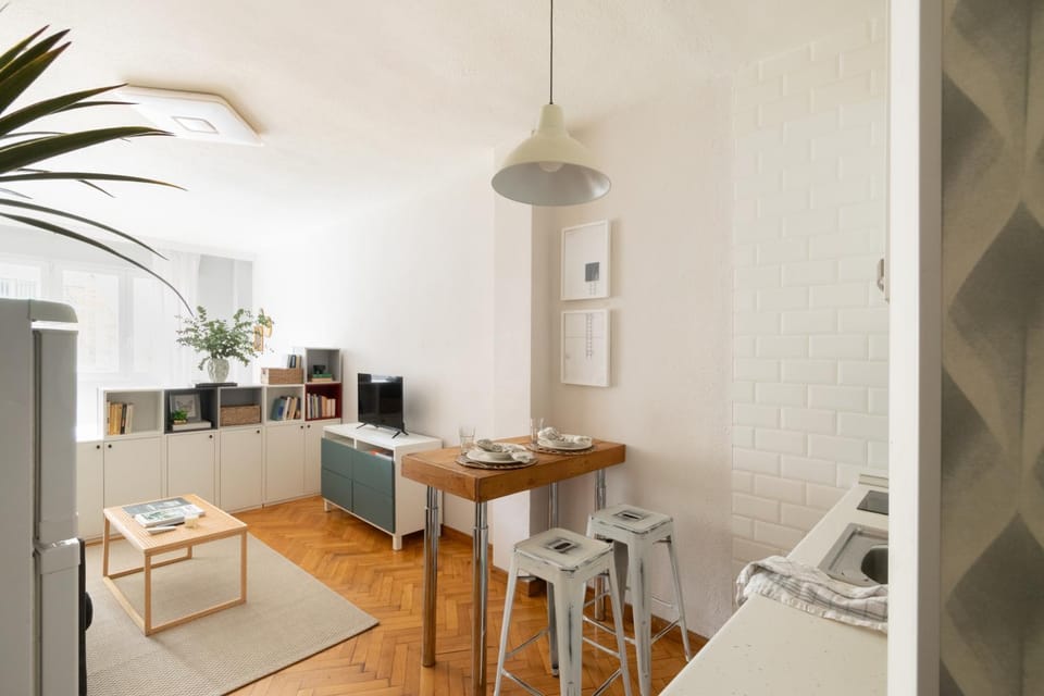 TV and multimedia, Living room, Seating area, Dining area