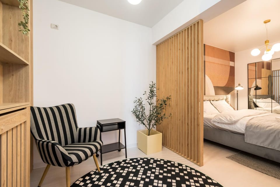 Bed, Photo of the whole room, Seating area, Bedroom