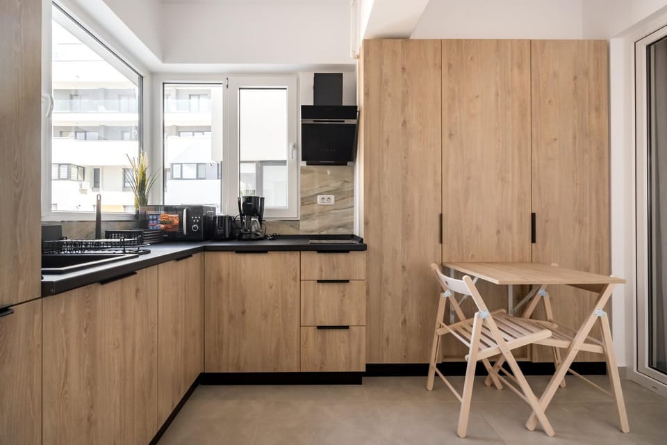 Kitchen or kitchenette, Dining area, stove