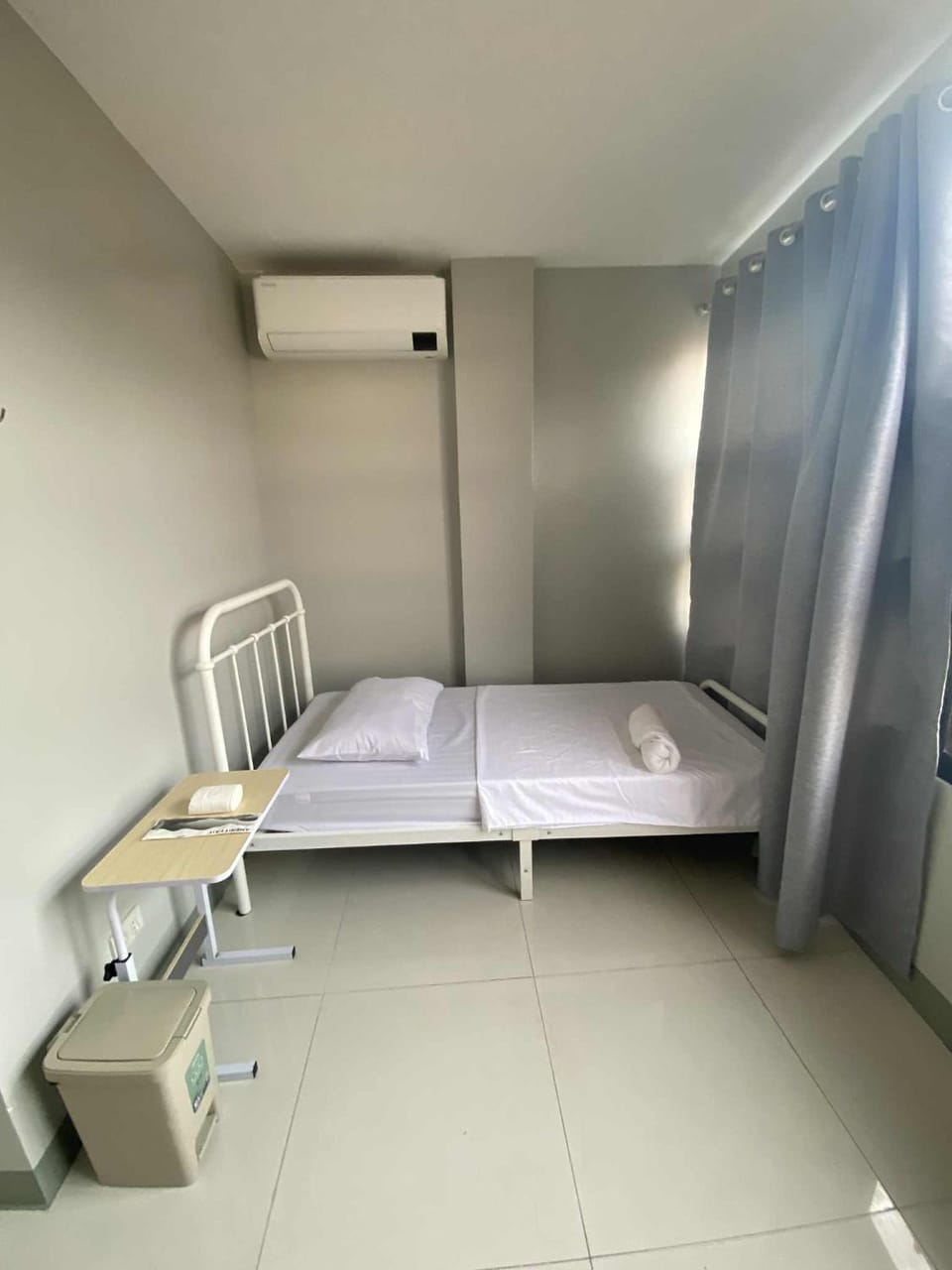 Bed, air conditioner