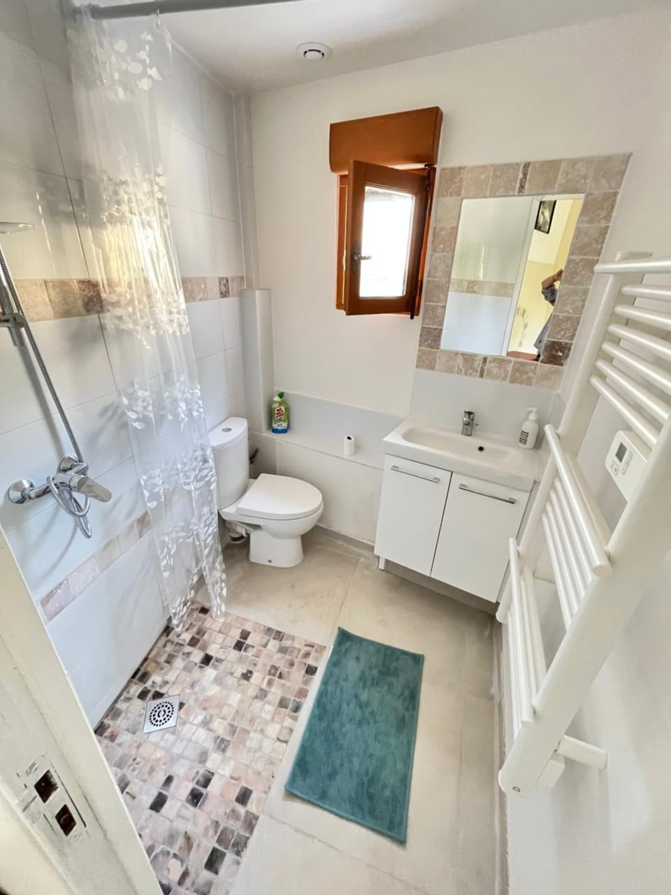 Shower, Toilet, Bathroom, towels