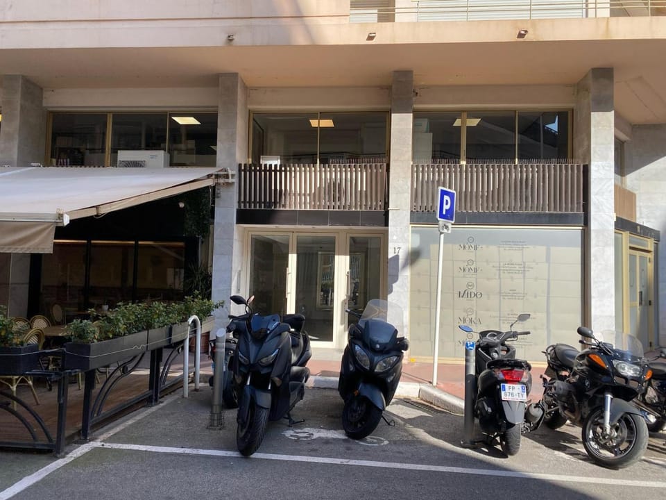 Property building, Facade/entrance, Off site
