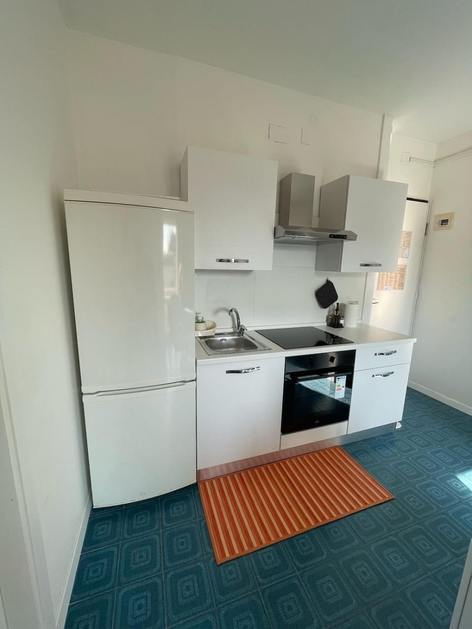 Kitchen or kitchenette, oven, stove