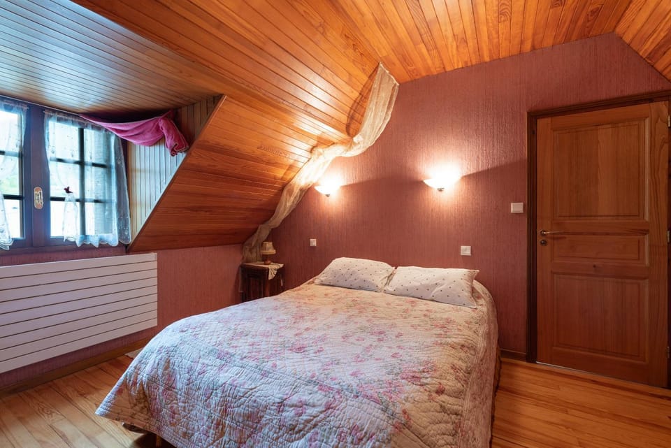 Property building, Living room, Bedroom