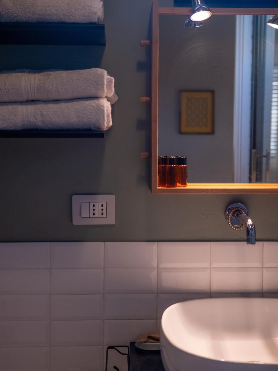 Bathroom, towels