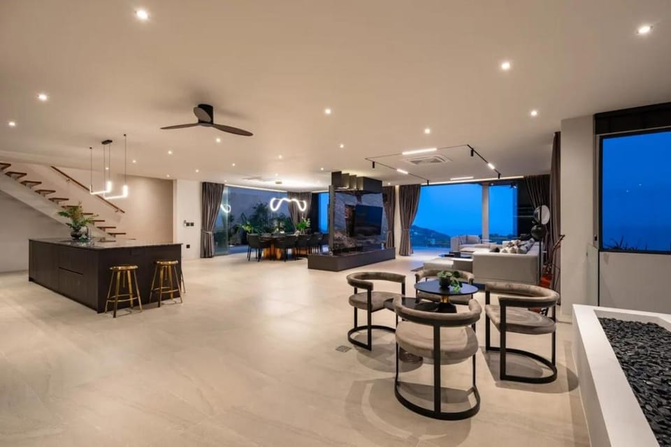 Kitchen or kitchenette, Living room, Dining area