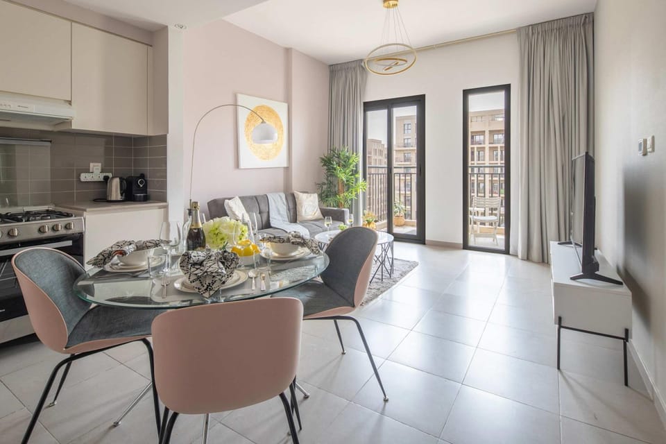 Frank Porter - Hayat Boulevard 2B Apartment in Dubai