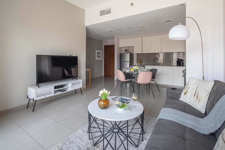 Frank Porter - Hayat Boulevard 2B Apartment in Dubai