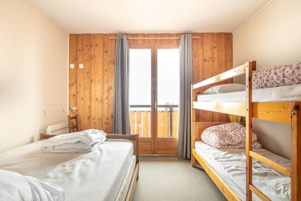 Photo of the whole room, bunk bed