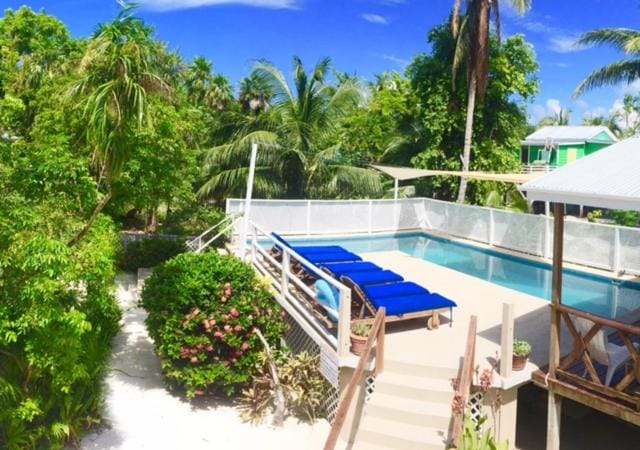 Swimming pool, Swimming pool