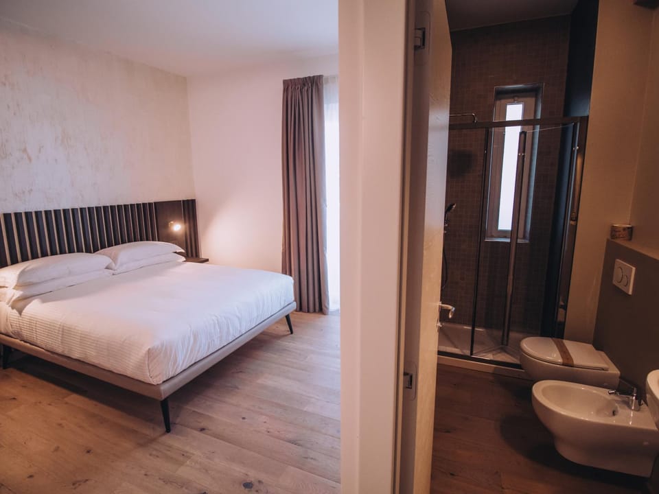 Shower, Toilet, Bed, Bathroom, Photo of the whole room, Bedroom, bidet