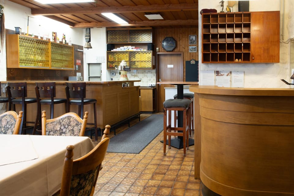 Lounge or bar, Lounge or bar