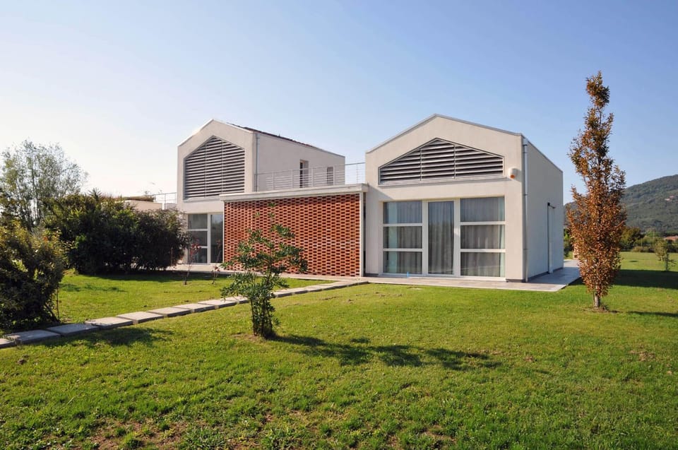 Property building, Spring, Day, Natural landscape, Garden, Garden, Garden view