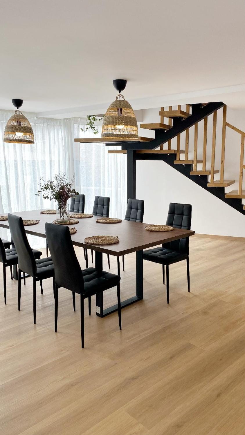 Seating area, Dining area