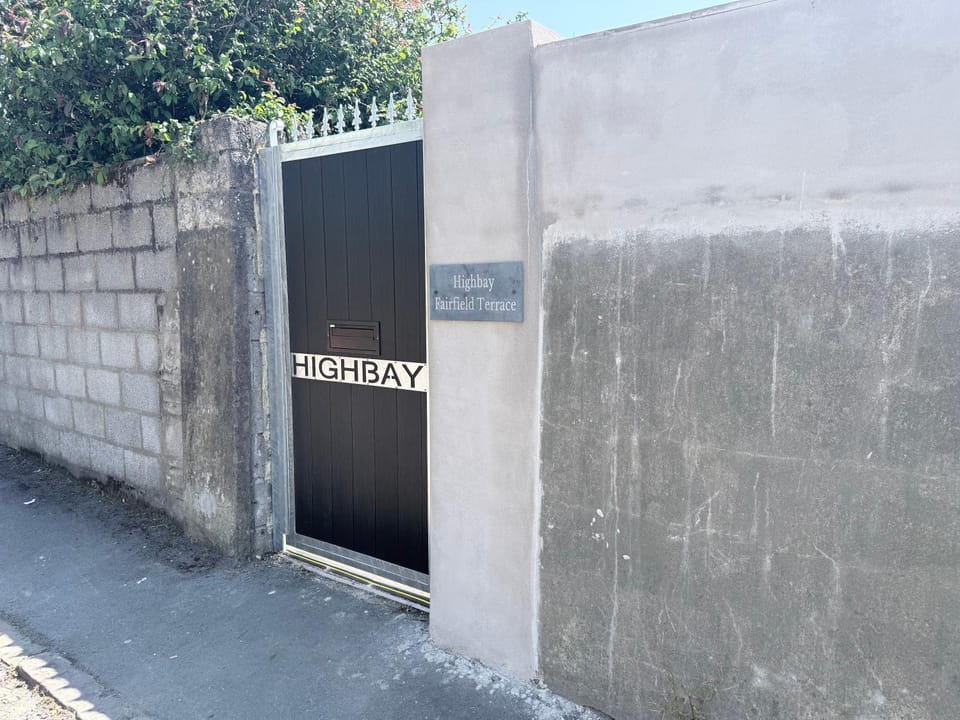Highbay, Heavenly 1 -Bedroom Retreat with Stunning sea & Garden Vistas Apartment in Swansea