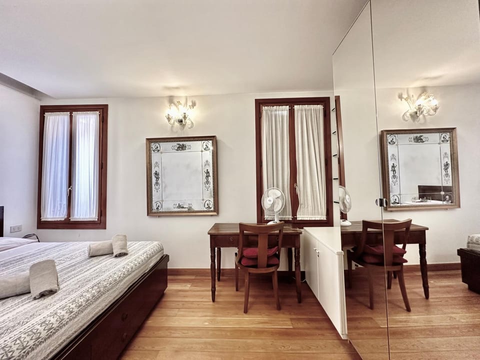Bed, Living room, Bedroom