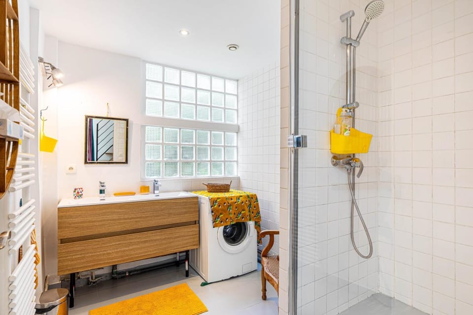 GuestReady - Spacious retreat near Buttes-Chaumont Apartment in Paris