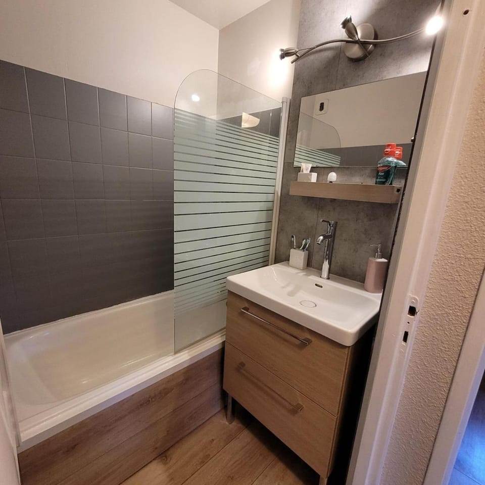 Bathroom, Bath