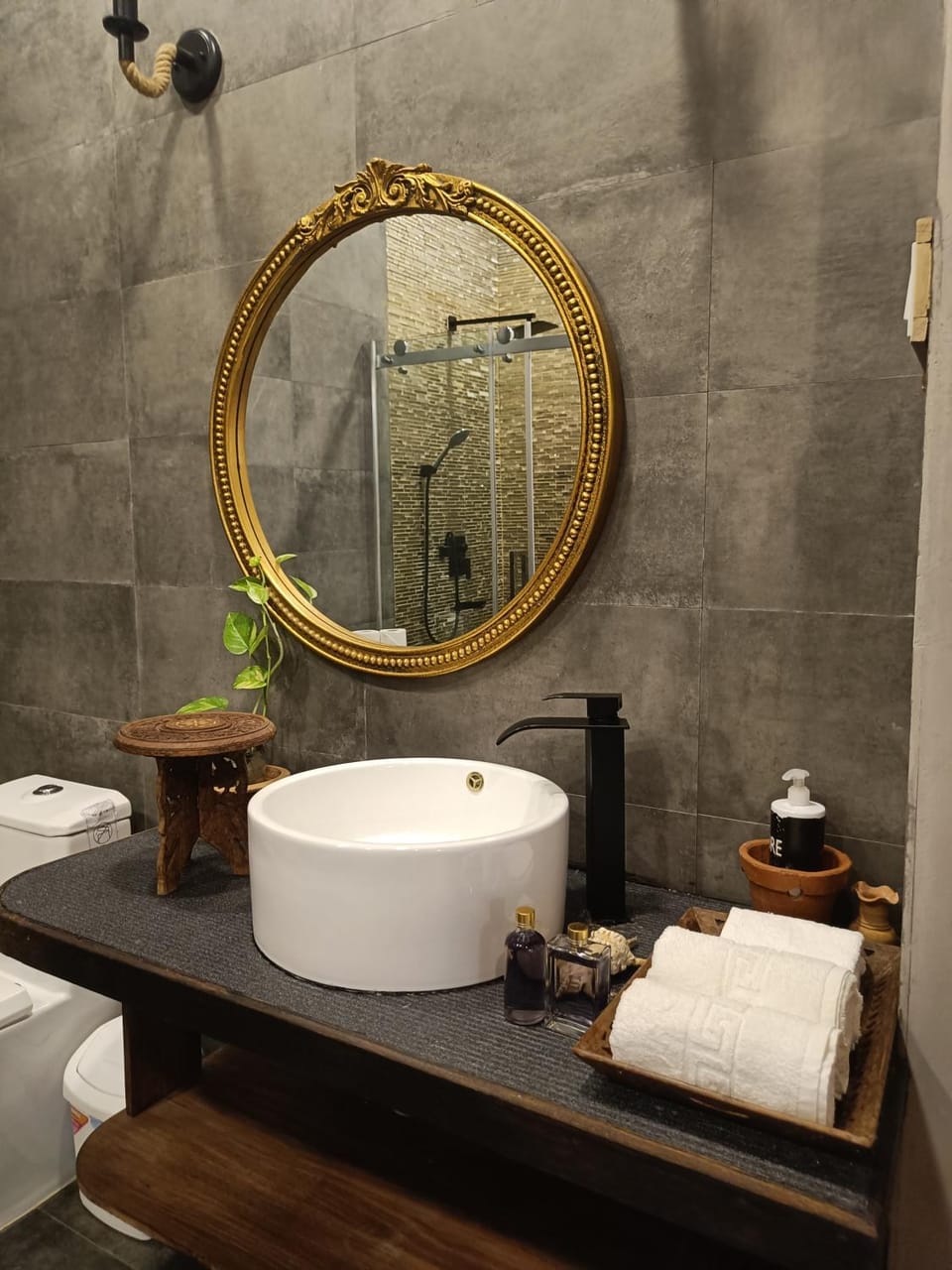 Shower, Toilet, Bathroom, towels