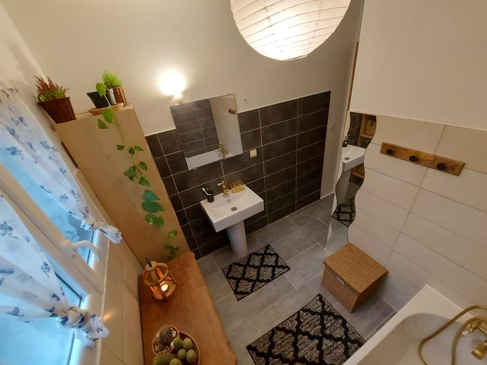 Shower, Bathroom, Bath, towels