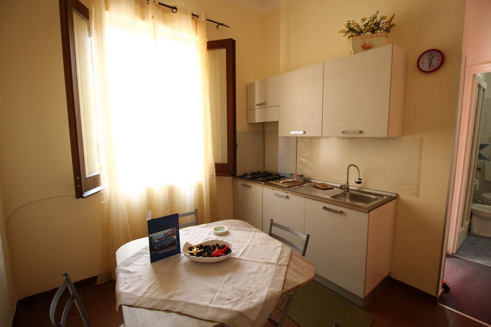 Kitchen or kitchenette, Living room, Dining area