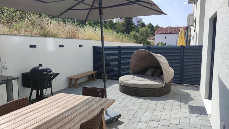 Day, BBQ facilities, Balcony/Terrace, Seating area