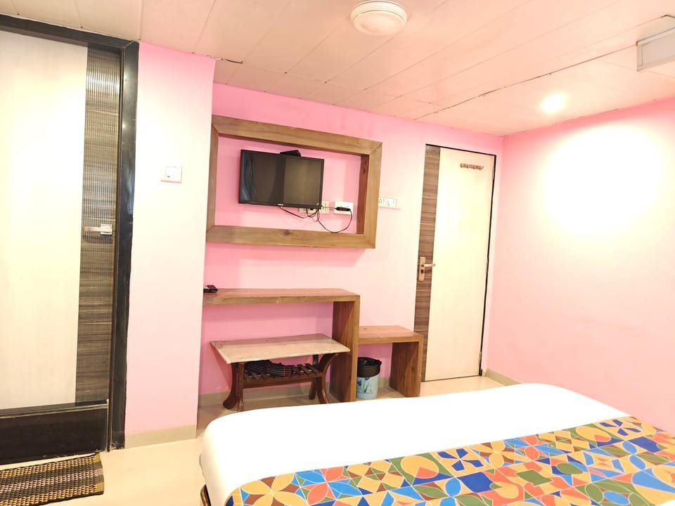 TV and multimedia, Photo of the whole room, Bedroom, wardrobe