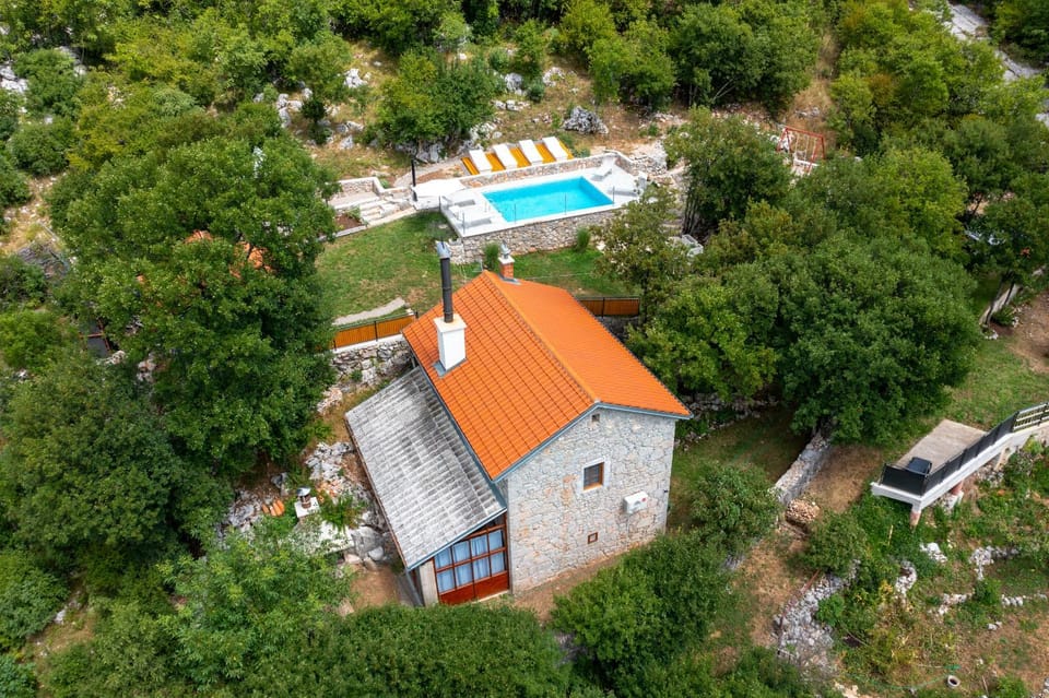Property building, Day, Natural landscape, Bird's eye view, Pool view, Swimming pool