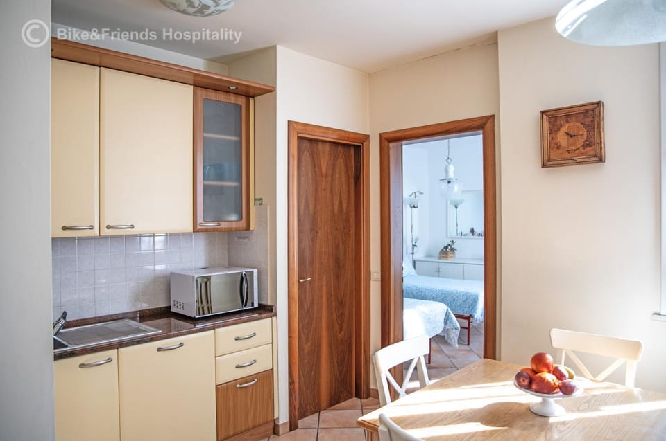 Kitchen or kitchenette, Bedroom