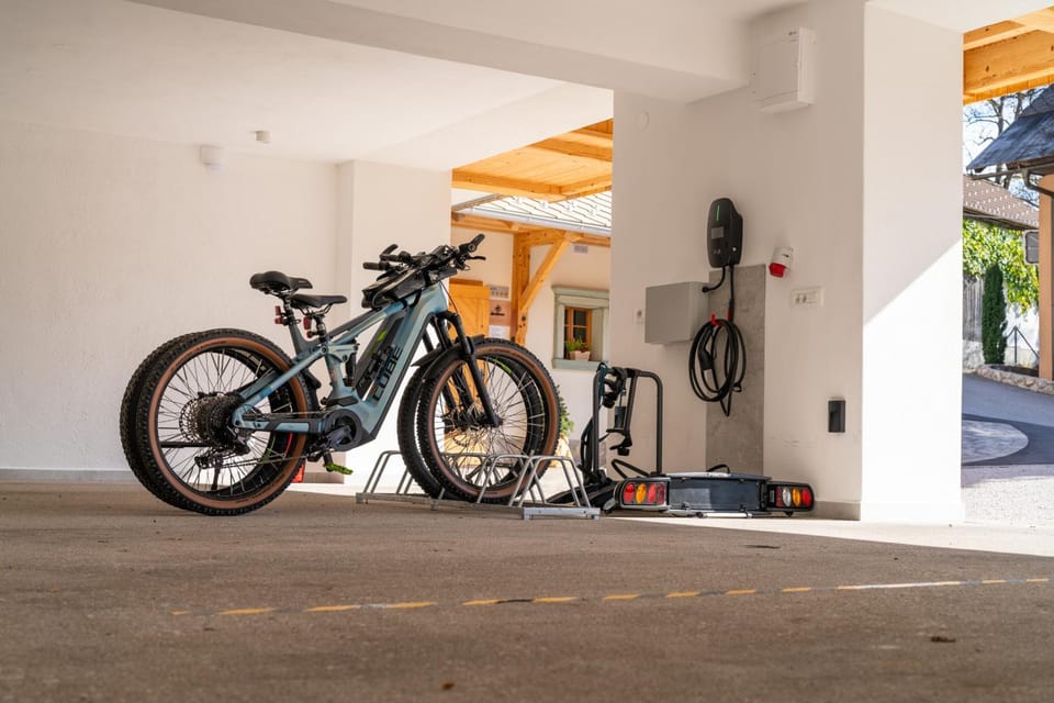 Property building, Decorative detail, Cycling, Parking