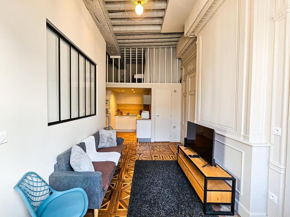 Le Haussman 4 places - Louis Pradel - Netflix Apartment in Lyon