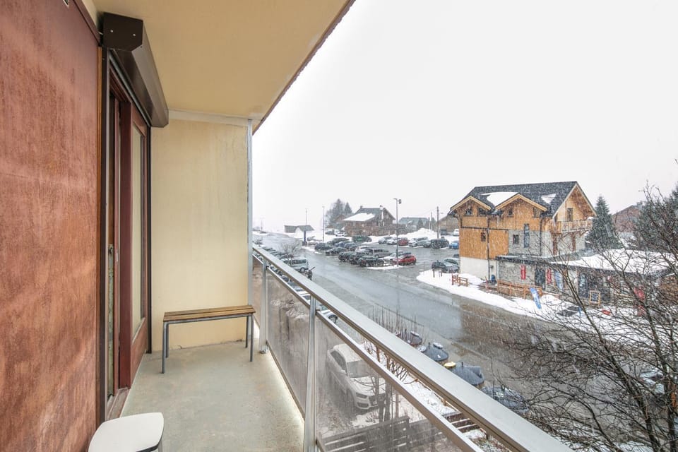 Property building, Day, Winter