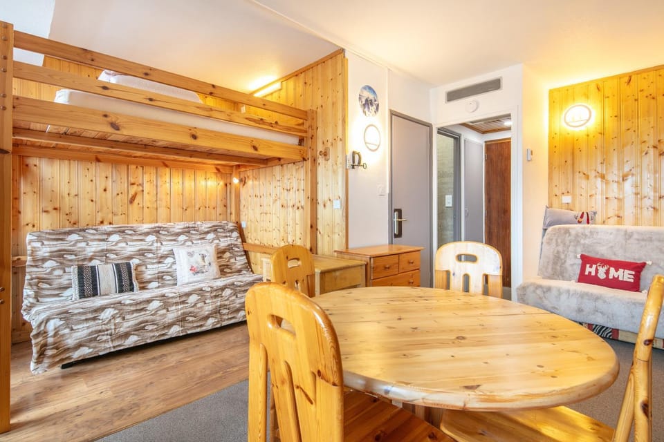 Bed, Living room, Dining area