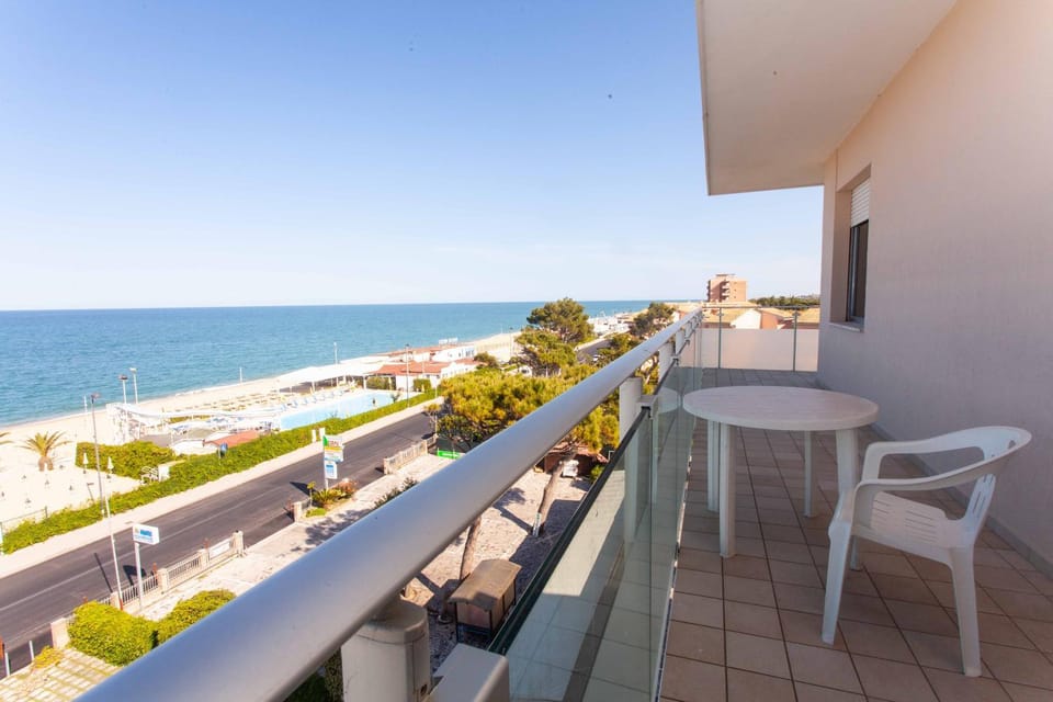 M062 Marcelli, attico fronte mare Apartment in Marcelli