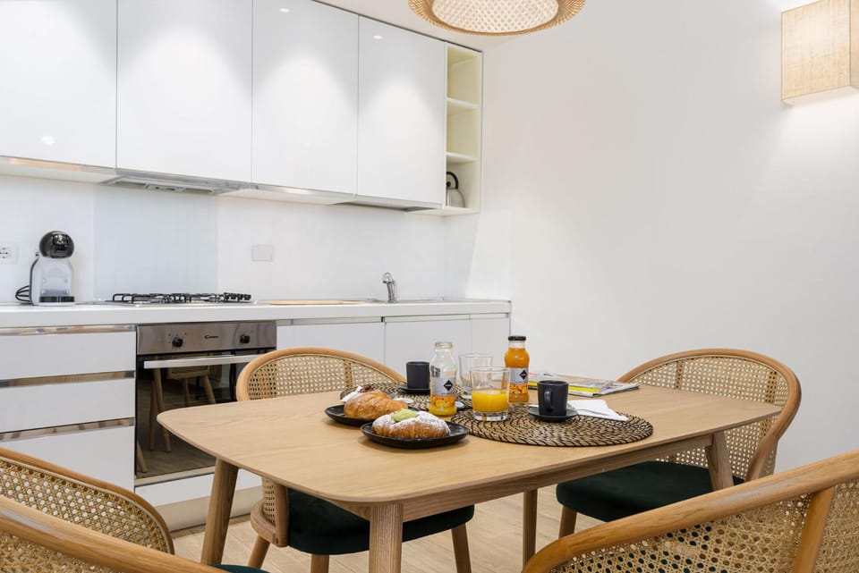 Kitchen or kitchenette, Dining area, stove