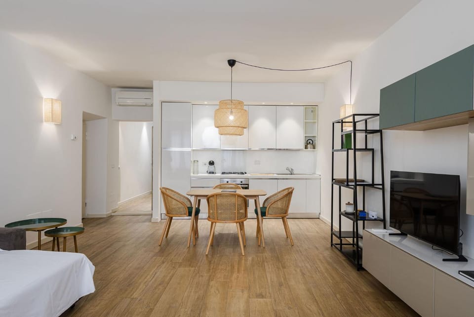TV and multimedia, Kitchen or kitchenette, Seating area, Dining area, stove