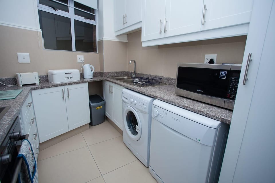 Kitchen or kitchenette, stove, washing machine