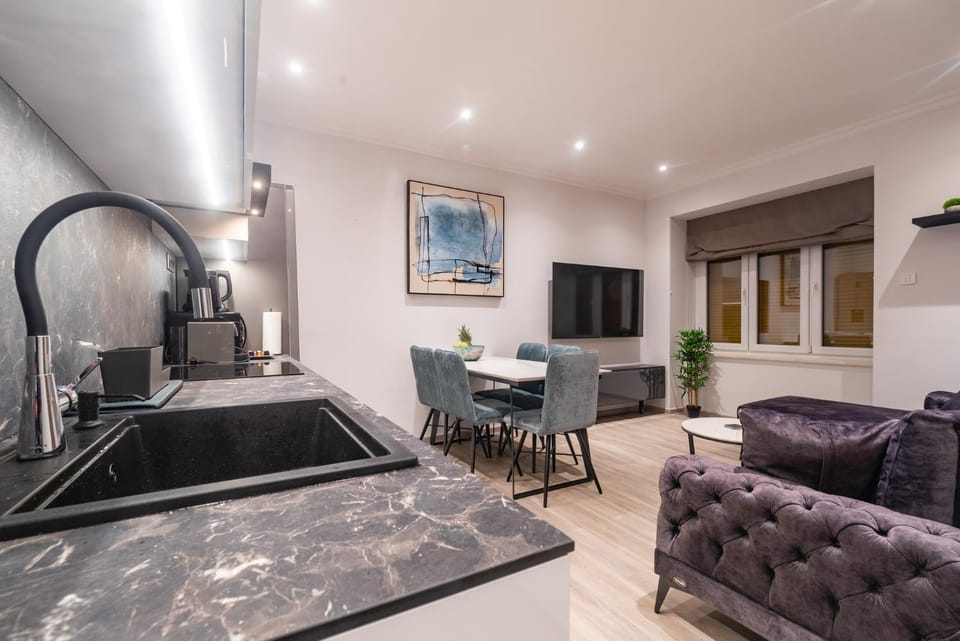 TV and multimedia, Kitchen or kitchenette, Living room, Dining area