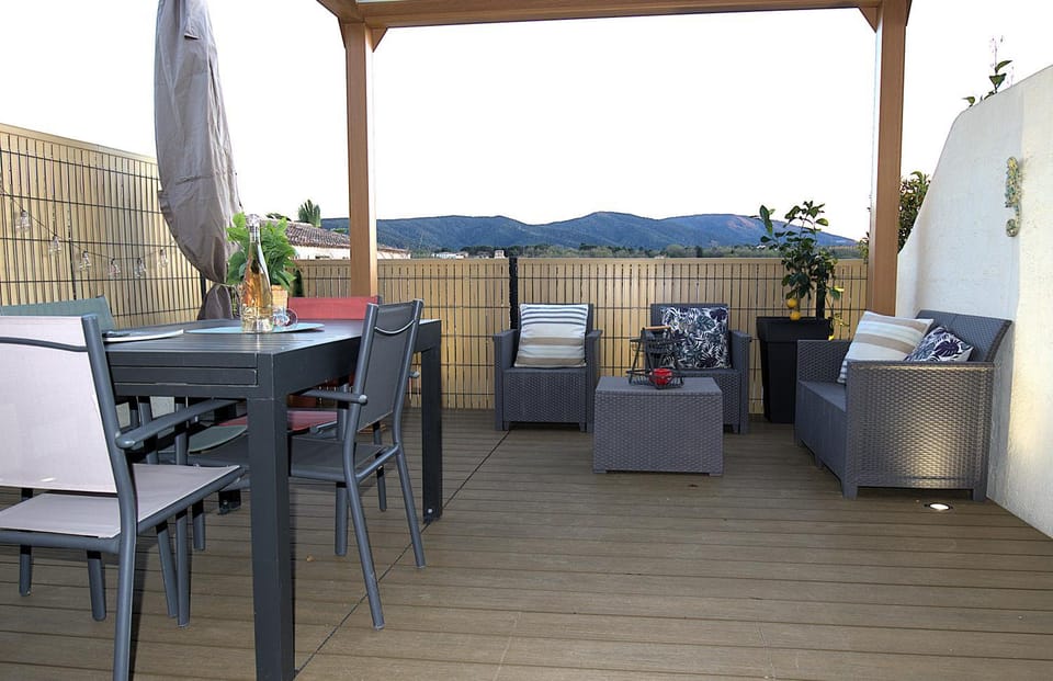 Patio, Natural landscape, BBQ facilities, View (from property/room), Dining area, Mountain view
