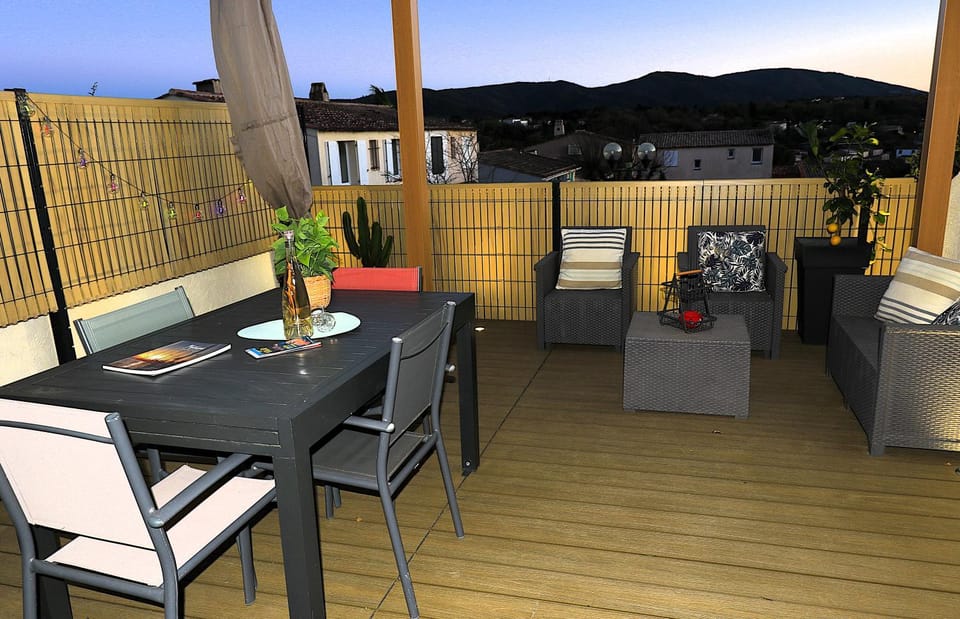Patio, Natural landscape, View (from property/room), Balcony/Terrace, Dining area, Mountain view