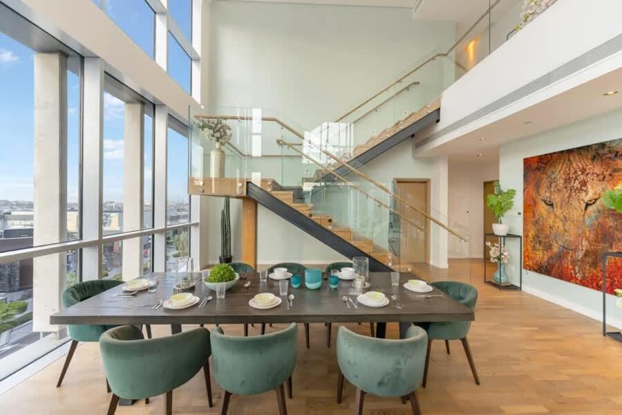 FAM Living -Duplex 4Bed and Maids Apartment in Dubai
