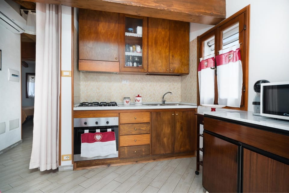 Kitchen or kitchenette, Living room